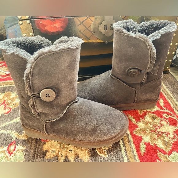 UGG Classic Bailey Boots With Buttons • Dark Brown Leather • Sheepskin • sz W6 - Picture 16 of 16